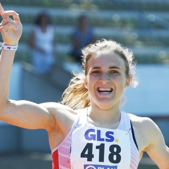 Lucia Sturm (TSV Moselfeuer Lehmen) lief über 800 Meter Saisonbestleistung von 2:02,92 Minuten. Für diese schnelle Zeit wurde sie mit der Goldmedaille belohnt (Foto: Iris Hensel).