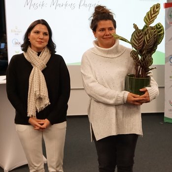 Jule Schrader (rechts) verlässt das Geschäftsstellen-Team, Kira Böckling (links) kommt neu dazu.